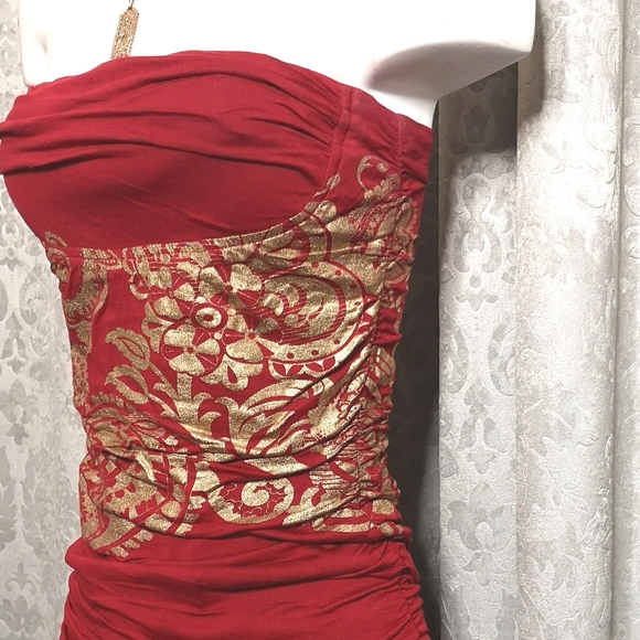 Strapless Red and Gold Ruched 💃 - Picture 5 of 7